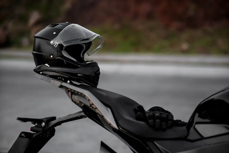 Seguridad Vial para Motociclistas: Casco y Equipamiento